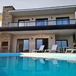 Vila Mekasteni Cirendinu
