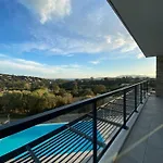 Mekasteni Vila Cirendinu