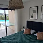 Mekasteni Vila Cirendinu