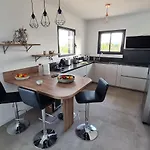 Mekasteni *