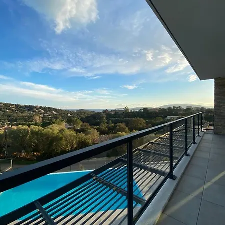 Mekasteni Villa Cirendinu