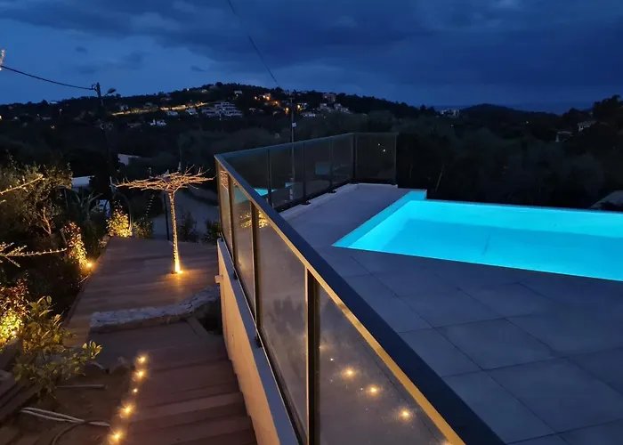 Mekasteni Villa Cirendinu